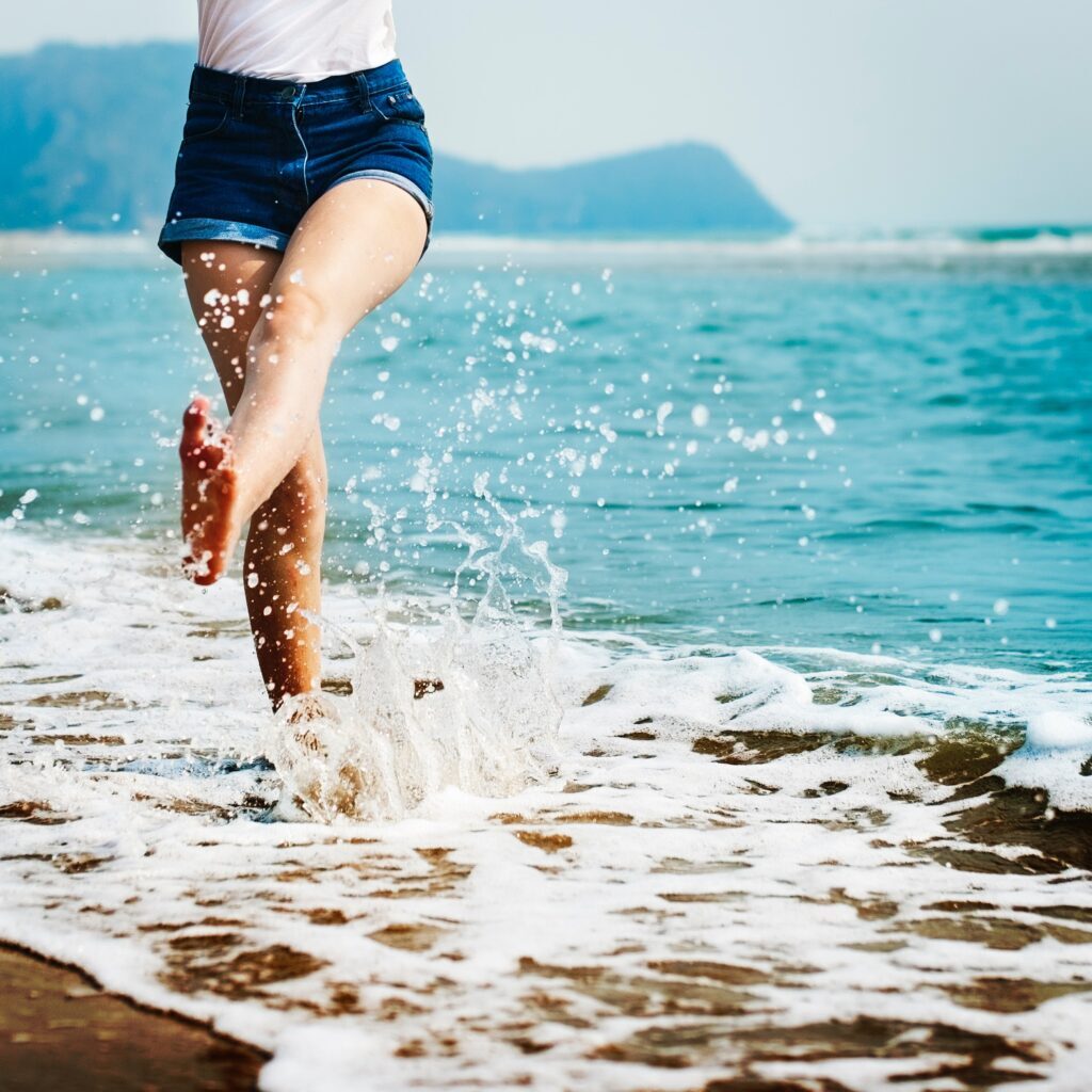 barefoot-beach-blur-296879 barefoot-beach-blur-296879